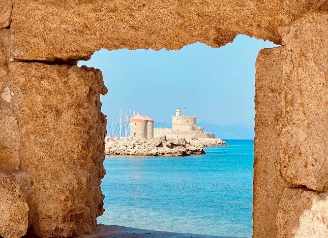 Ακτή σαλαχουρη Πύργος του naillac